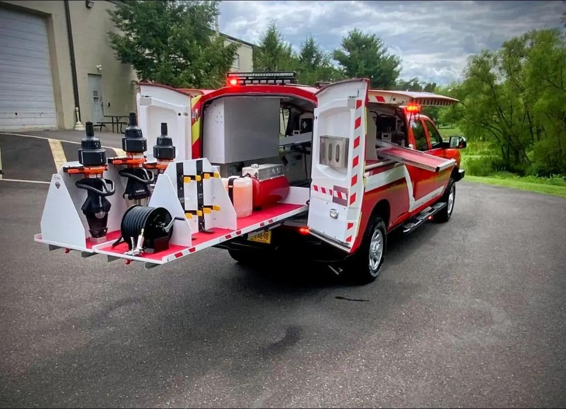 红色战车 消防车如何守护城市安全——解读应急救援装备背后的硬核实力